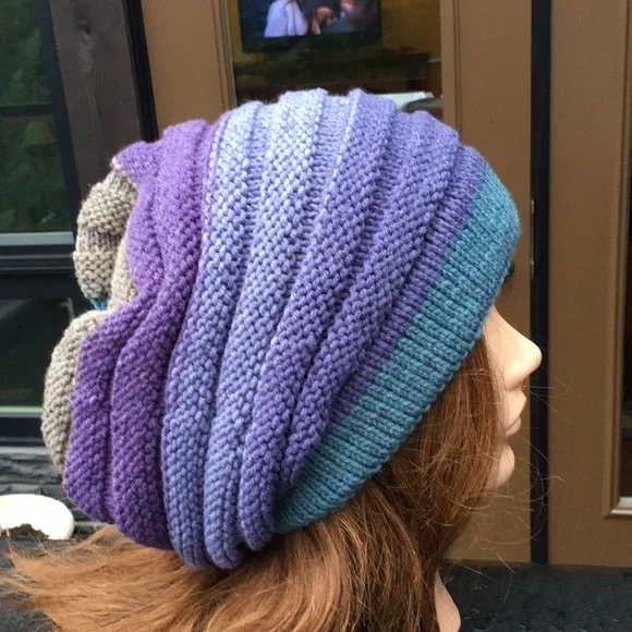 Hand Knit Hat/Toque - Picture 3 of 6